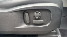 Land Rover Defender 3.0 D250 SE 110 5dr Auto Diesel Estate